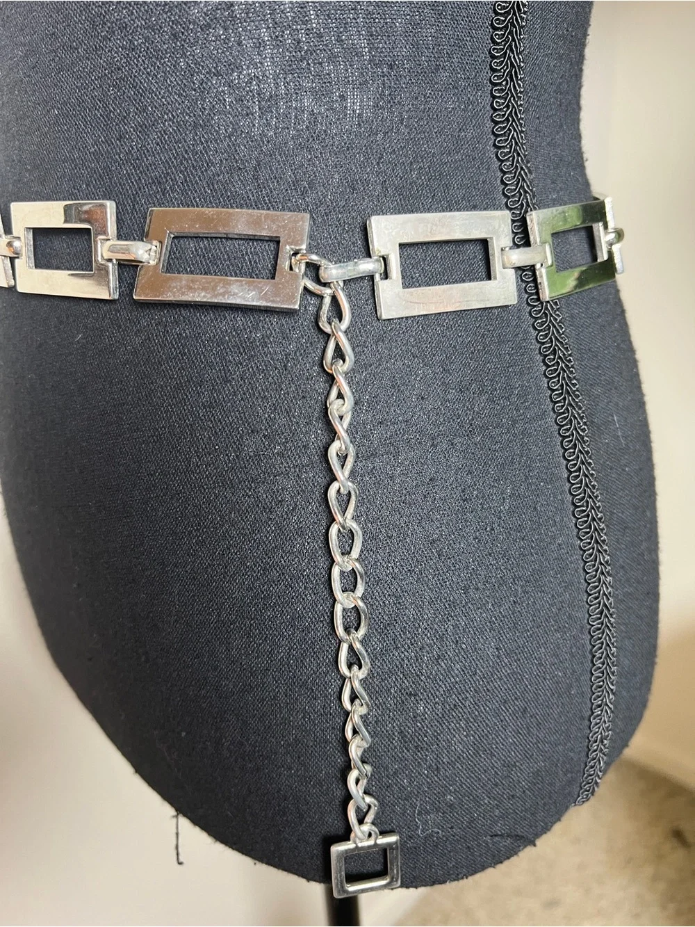 ESCADA Women’s Vintage Shiny Silver-Tone Metal Rectangle Chain Link Belt